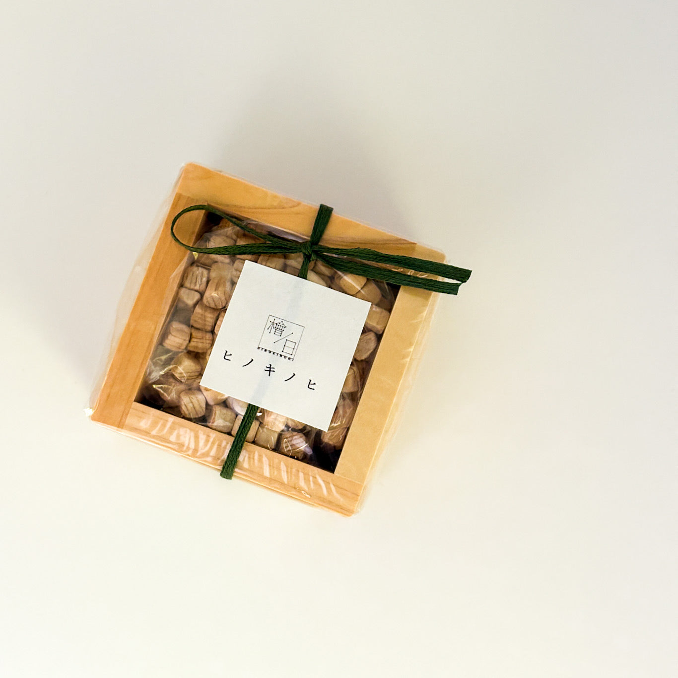 【ラッピング付】ヒノキの香り粒 升入り
