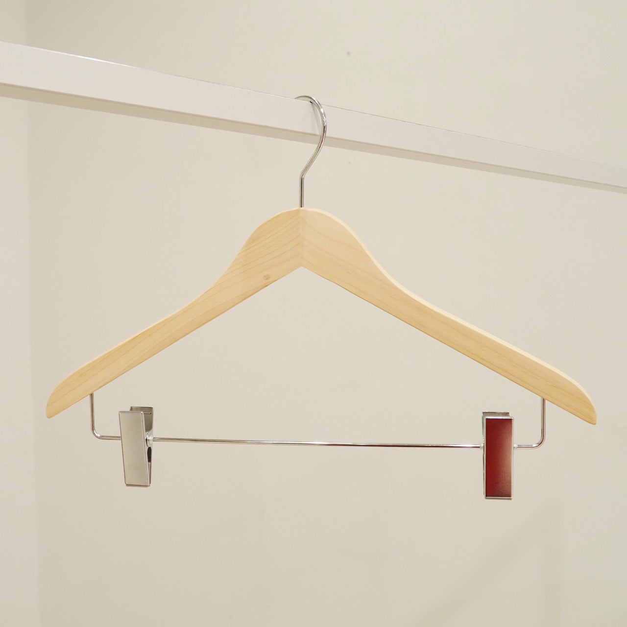 ヒノキの薄型ハンガーシャツ用 | クリップ付