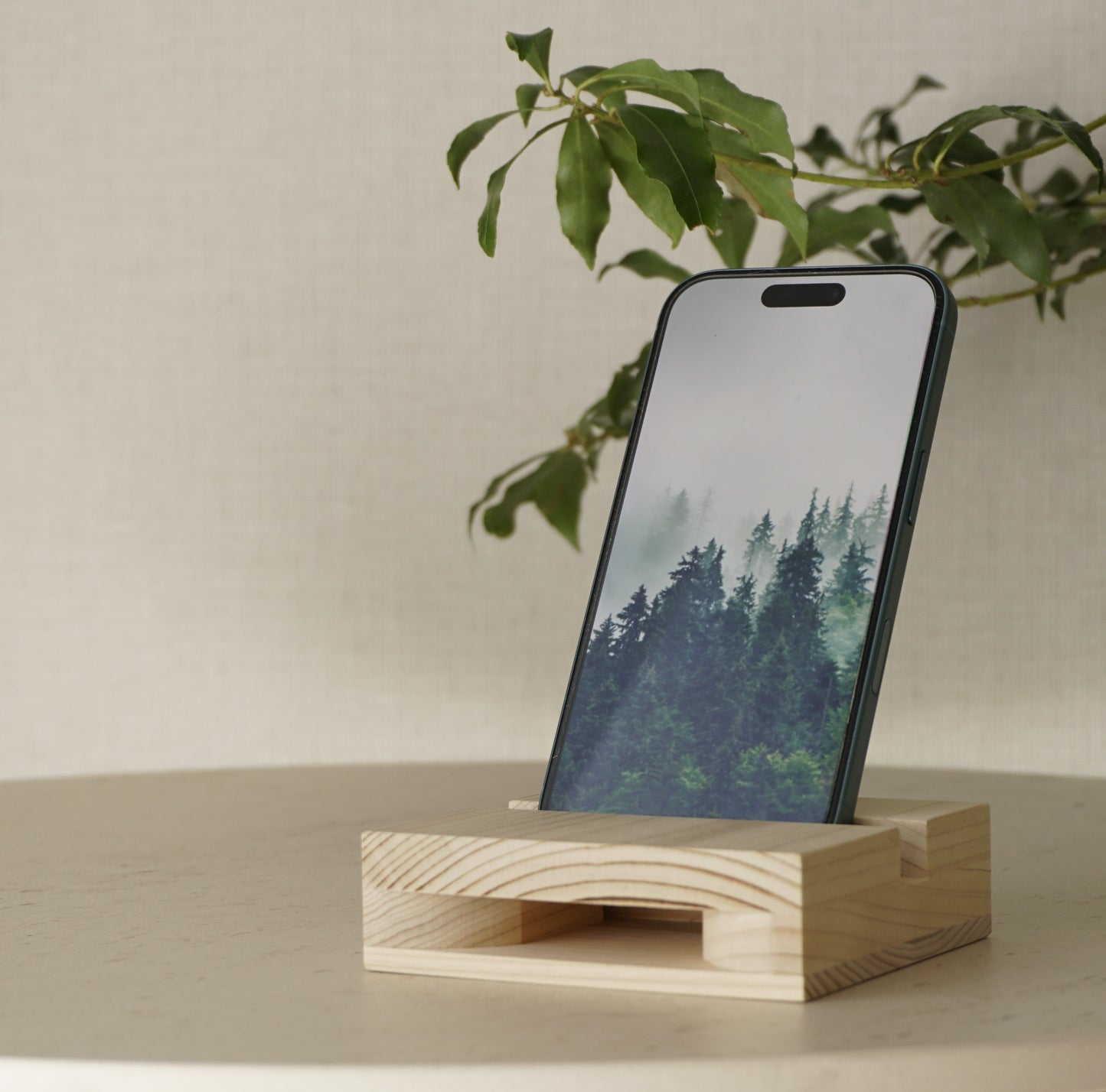 ヒノキのスマホスタンドスピーカー
