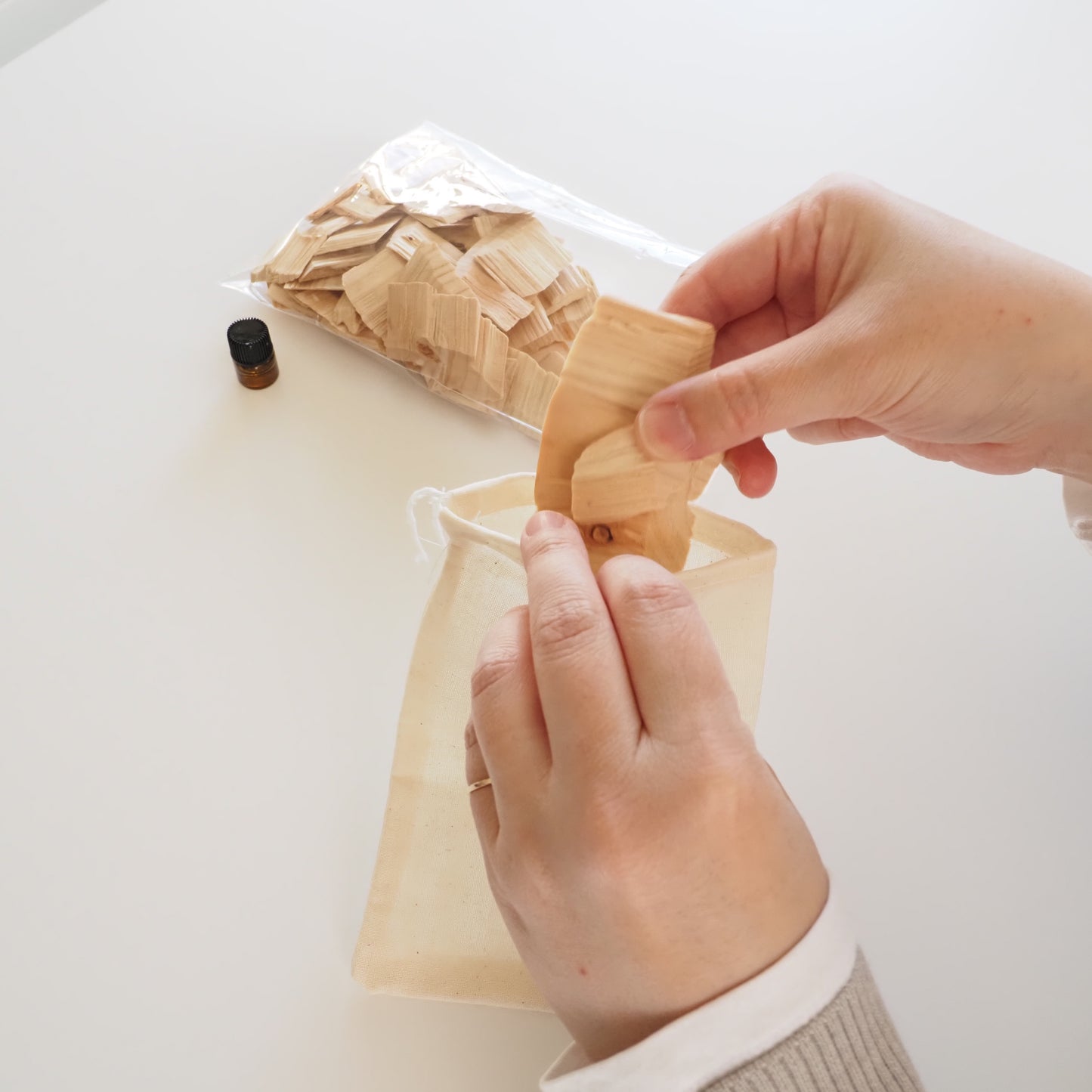 ヒノキの香りサシェ