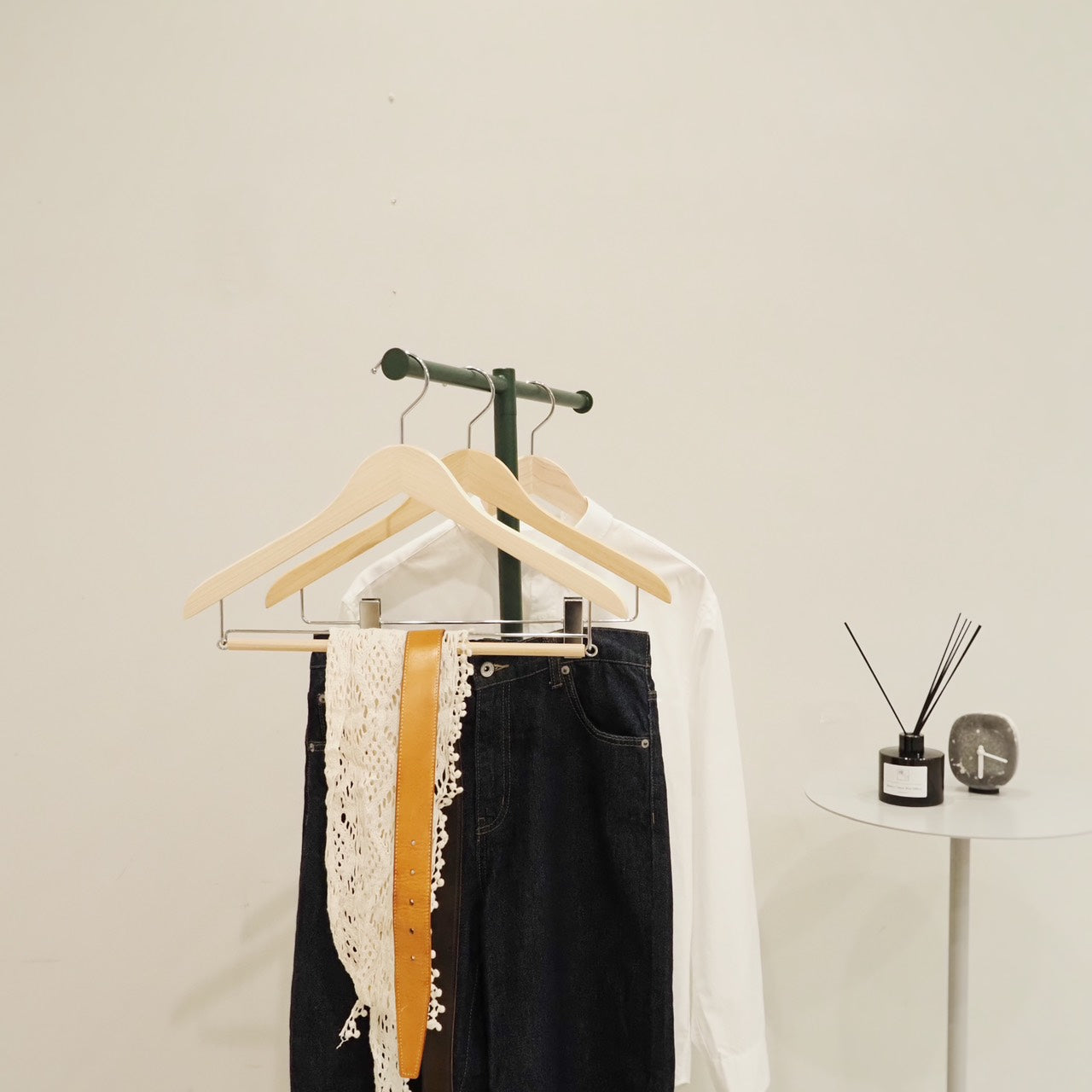 ヒノキの薄型ハンガーシャツ用｜バー付き