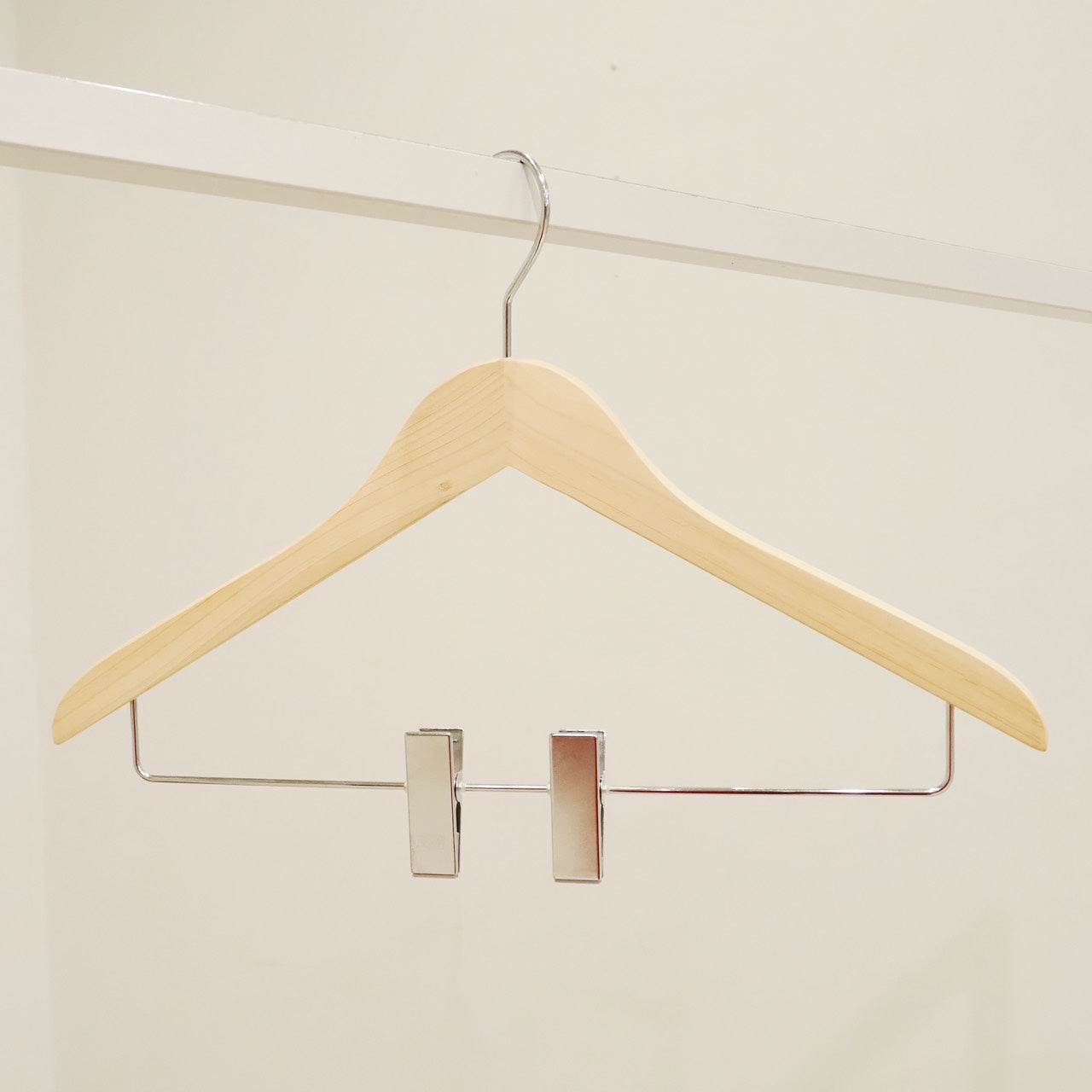 ヒノキの薄型ハンガーシャツ用 | クリップ付